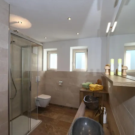 High-quality In Oberkrimml Near Waterfalls בית נופש קרימל